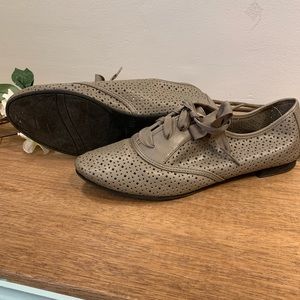 Grey oxford style shoes!